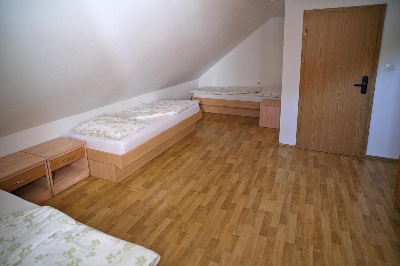 Sostanj Velenje Ravne Sobe Rooms Vrtacnik D O O Exterior foto