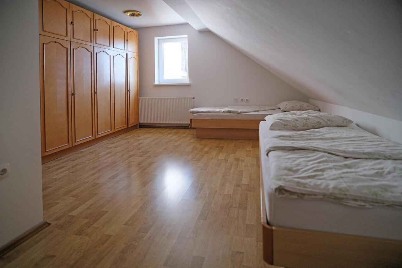 Sostanj Velenje Ravne Sobe Rooms Vrtacnik D O O Exterior foto