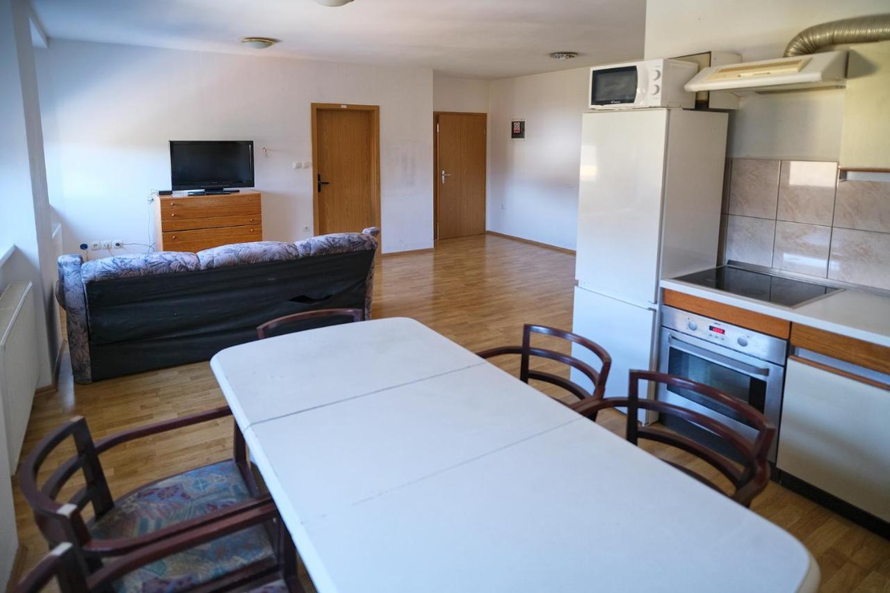 Sostanj Velenje Ravne Sobe Rooms Vrtacnik D O O Exterior foto