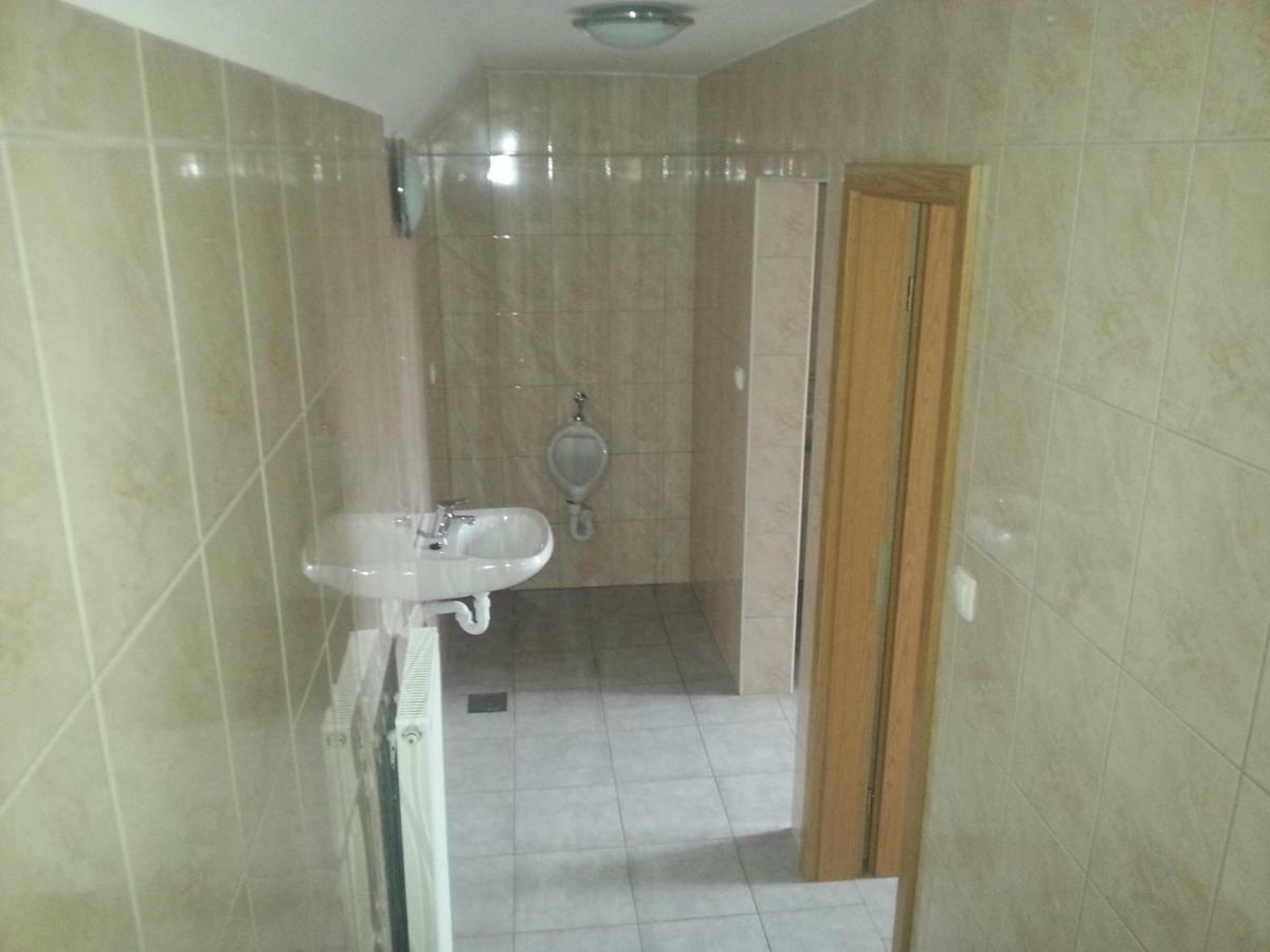 Sostanj Velenje Ravne Sobe Rooms Vrtacnik D O O Exterior foto