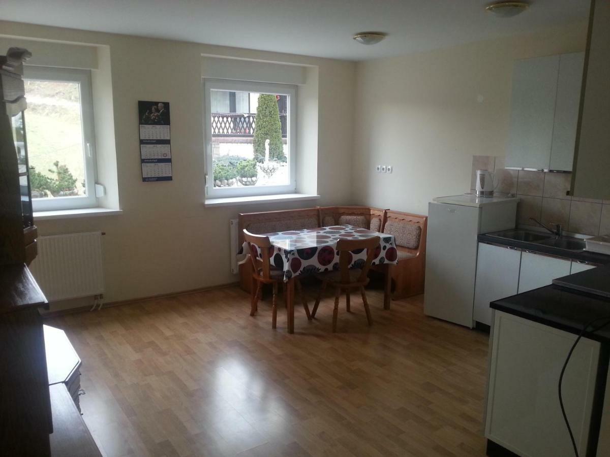 Sostanj Velenje Ravne Sobe Rooms Vrtacnik D O O Exterior foto